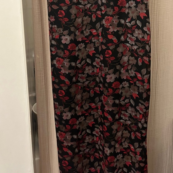 Beautiful red flower maxi dress - Picture 3 of 3